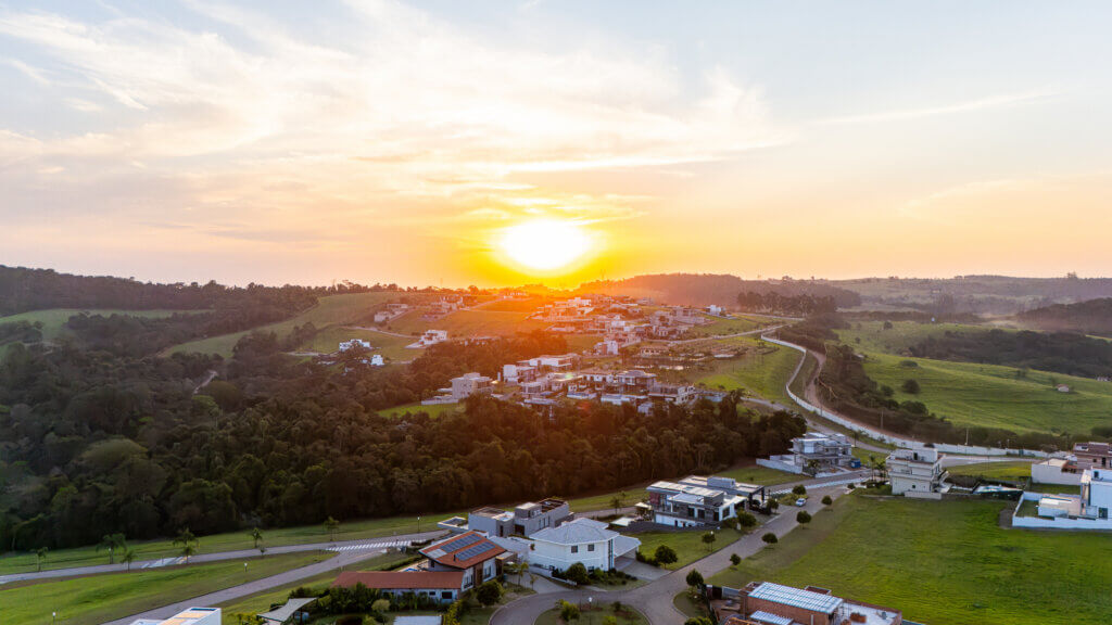 Vista do pôr do sol na Fazenda Serra Azul II
